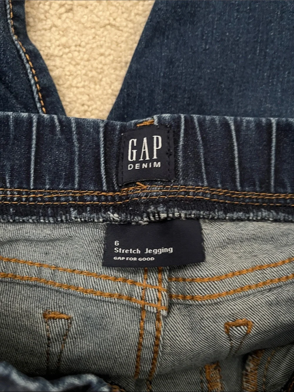 GAPKIDS soft navy Jeggings and Blue Denim stretch Jeggings Set. Girl’s size 6